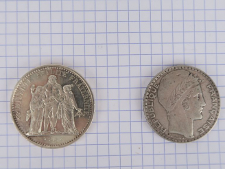 Vente aux enchères Lot de deux monnaies en argent : 20 francs Turin 1929. TB et 10 francs