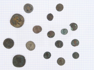 Vente aux enchères Lot de 16 monnaies romaines dont sesterce et antoninien de Gordien III