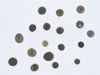 Vente aux enchères Lot de 18 monnaies romaines du Bas-Empire B-TB.