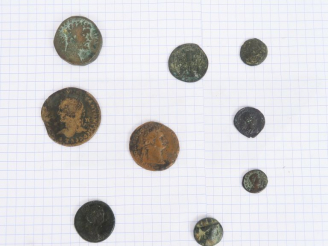 Vente aux enchères Lot de huit monnaies antiques et une médiévale. B-TB.