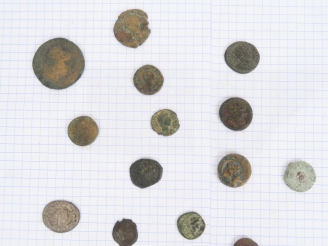 Vente aux enchères Lot de 14 monnaies antiques dont monnayages civiques. B-TB.