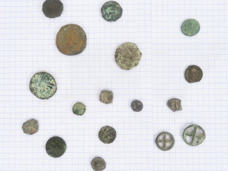 Vente aux enchères Lot de quinze monnaies antiques, dont celtibères et gauloises, et deux