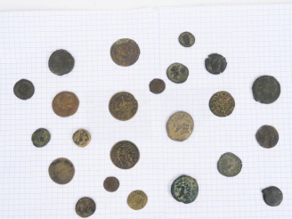 Vente aux enchères Lot de 23 monnaies antiques et modernes dont Carthage et Numidie. B-TB