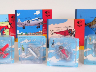 Vente aux enchères 37 En Avion TINTIN : 33 Livrets (1 à 33) + 33 Figurines (32 socles et 