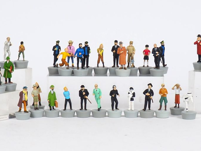 37 En Avion TINTIN : 33 Livrets (1 à 33) + 33 Figurines (32 socles et 