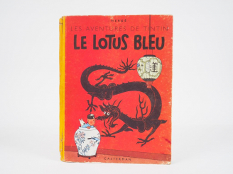 Vente aux enchères Le LOTUS BLEU - 1952 - DJ-4e plat B6- Mention : Ce livre appartient à 