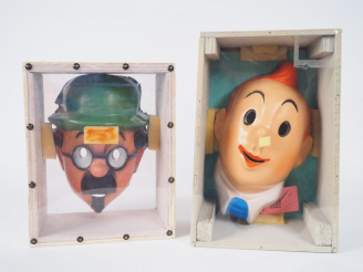 Vente aux enchères 2 MASQUES CESAR avec etiquette authentique (Tintin et Tournesol) RARE 