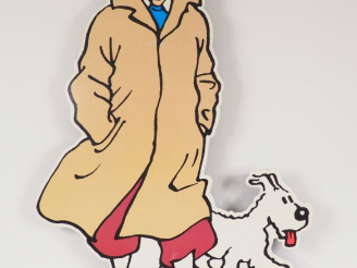 Vente aux enchères PLV représentant TINTIN en imperméable avec main dans les poches.TBE. 