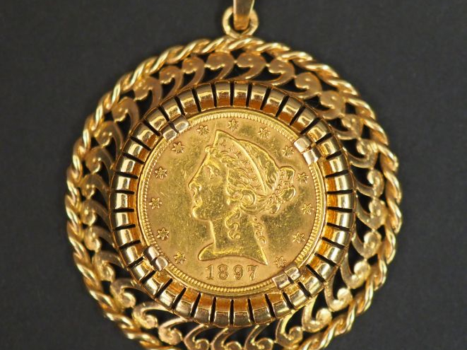 Pendentif en or pièce de 5 dollars montée. Poids : 21,30 g