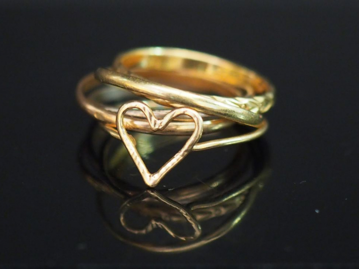 Alliances et montures or. Poids : 4,50 g