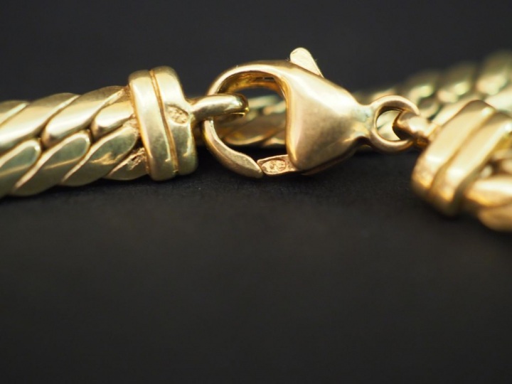 Collier en or. Poids : 23 g