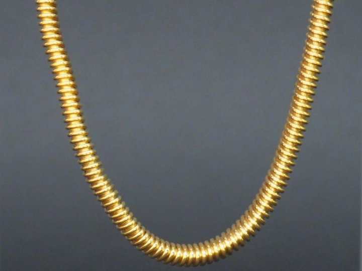 Collier en or turbogaz. Poids : 36 g