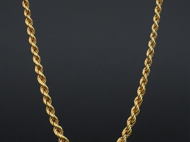 Collier en or, maille torsadée Poids : 8,10 g