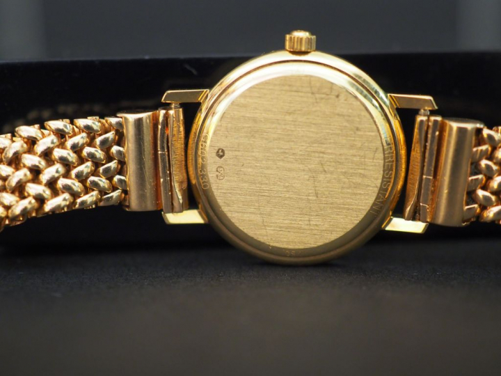 TISSOT. Montre de dame, bracelet et boitier or Poids tel : 33,80 g