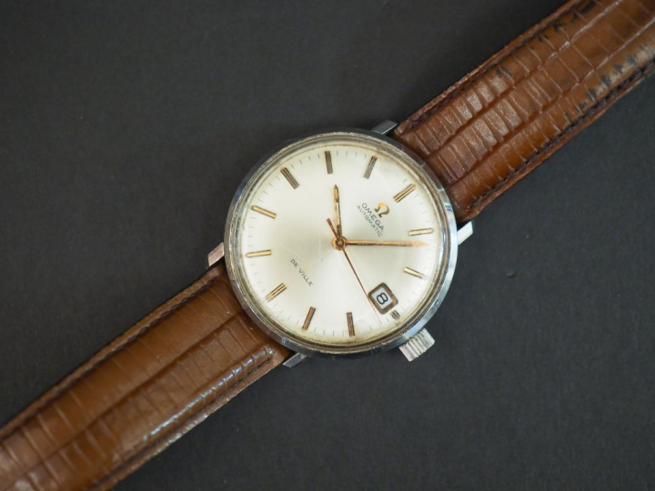 OMEGA. Montre d'homme modèle de Ville.