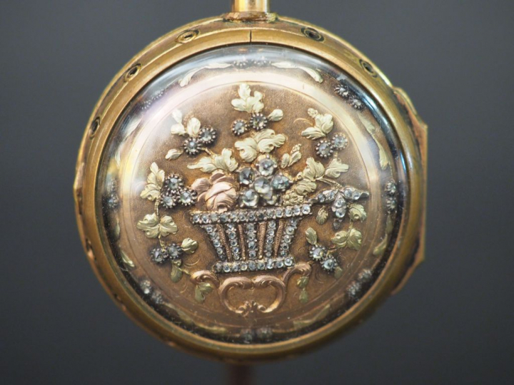 DOMINICE ET BLONDET à Genève. Montre fin XVIIIème en or à décor de pan