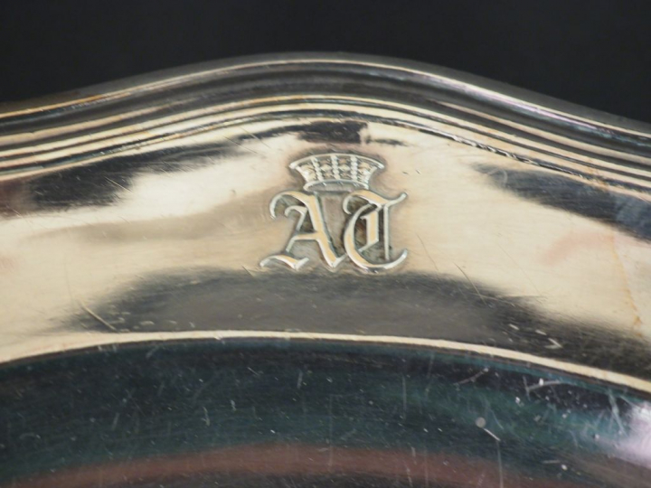 Jatte ronde XVIIIème en argent, décor de filets moulurés Poids : 770 g