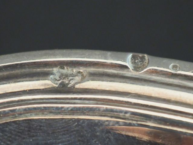 Jatte ronde XVIIIème en argent, décor de filets moulurés Poids : 770 g