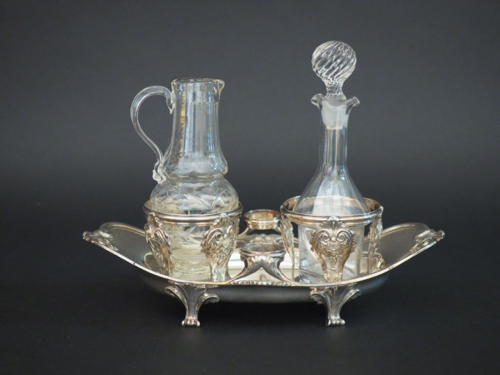 Huilier / vinaigrier XVIIIème en argent, armorié  Poids : 670 g