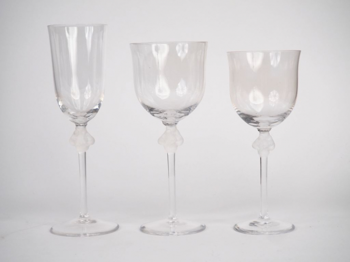 LALIQUE France. Partie de service de verres modèle "Royaumes" en crist