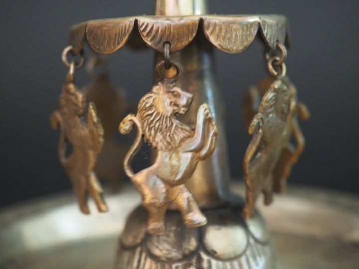 Maté argentin en argent bas titre avec une bombilla en métal  Poids : 