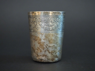 Vente aux enchères Timbale en argent de style Louis XVI. Poids : 75 g