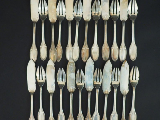 Vente aux enchères 12 couverts à poisson de style Empire en argent poinçon Minerve Poids 