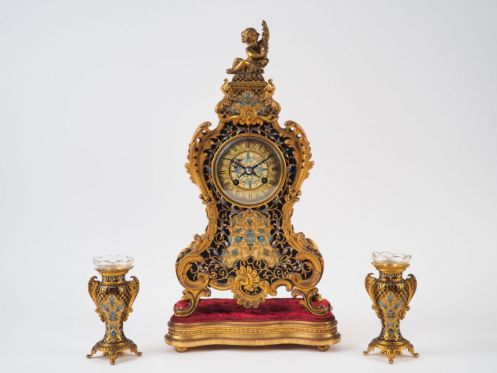 Garniture de cheminée Napoléon III de style Louis XV en bronze doré et