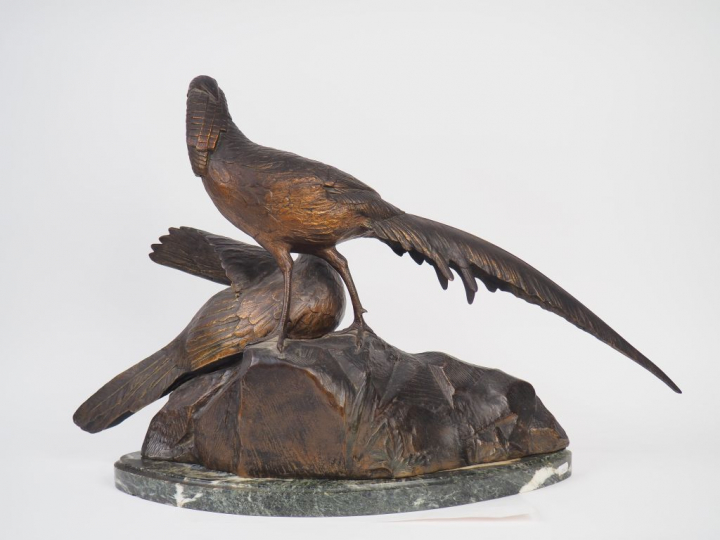 G. LAVROFF. "Couple de faisans". Groupe en bronze à double patine Socl