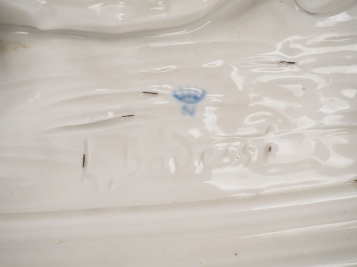 BADESSI. "Amours vendangeurs et bouc". Groupe en porcelaine de Capodim