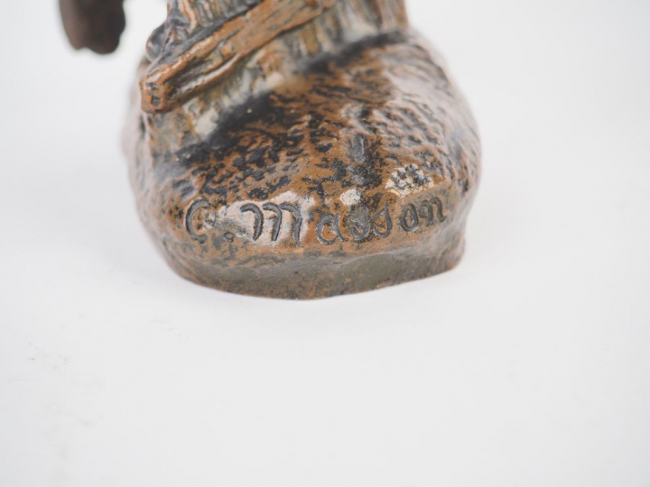 A. MASSON. "Renard emportant une poule". Sujet en bronze à patine brun