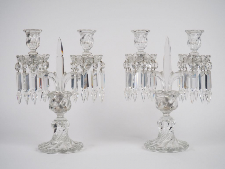 BACCARAT. Paire de chandeliers en cristal modèle "Tors". Signés. Dim: 
