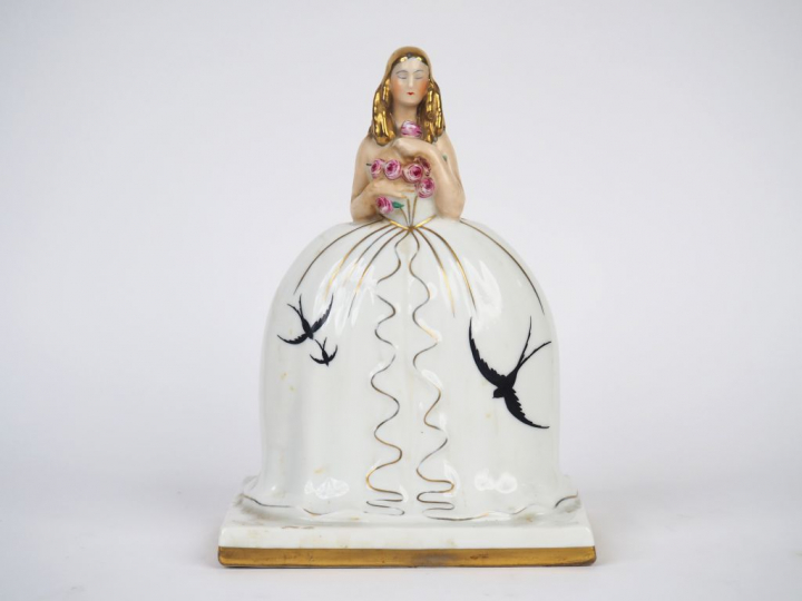ROBJ. Veilleuse Art Déco en porcelaine polychrome figurant une jeune é