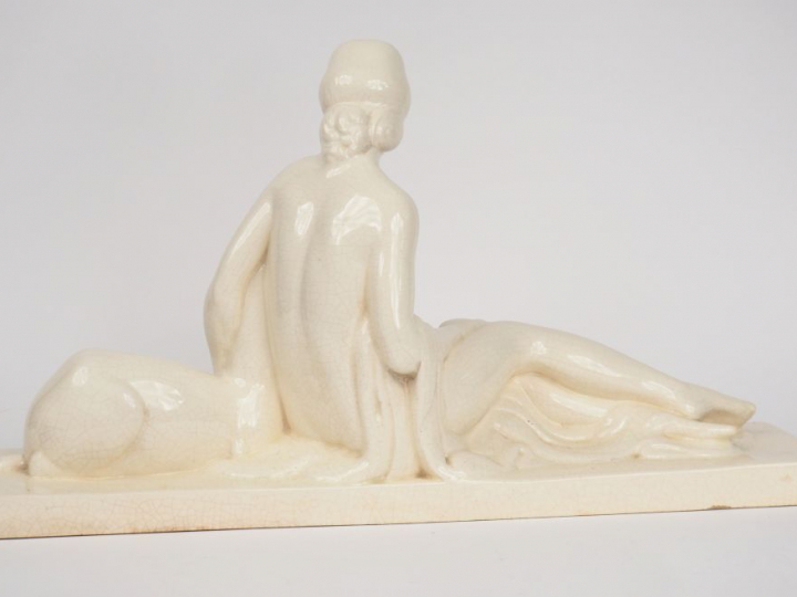 LEMANCEAU. "Elégante à la biche". Sculpture en céramique blanche craqu