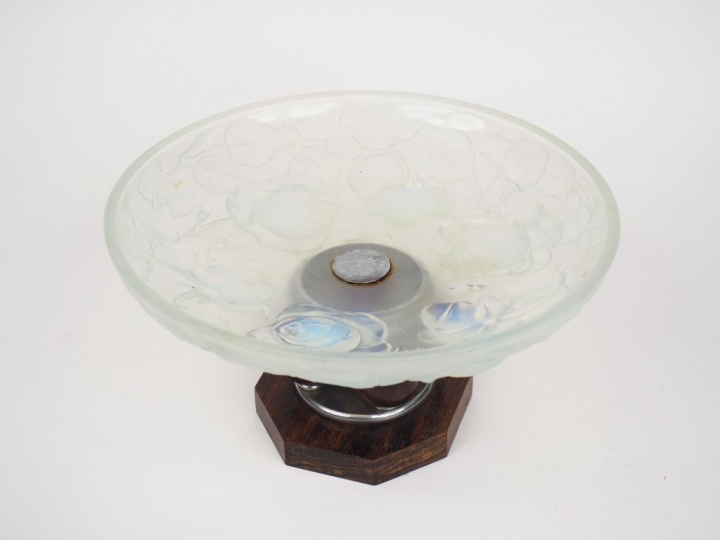 ETLING France. Coupe sur pied Art Déco en verre, métal et bois sculpté