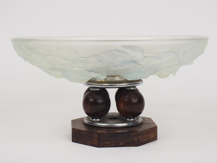 ETLING France. Coupe sur pied Art Déco en verre, métal et bois sculpté