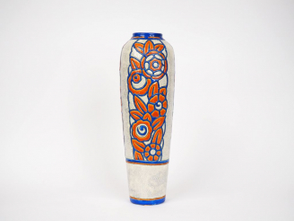 Vente aux enchères BOCH LA LOUVIERE. Vase Art Déco en faïence blanc craquelé, à décor de 