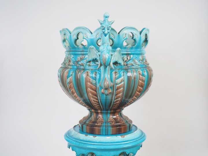 Jérôme MASSIER. Grand jardinière et sa sellette en barbotine flammée p