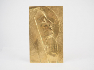 Vente aux enchères M. LE VERRIER. "Sainte Vierge de profil". Plaque en bronze  Signée. Di