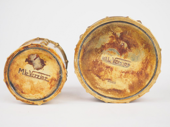 M. LE VERRIER. 2 vide-poches en bronze en forme de paniers en bambou. 