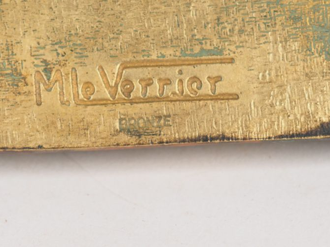 M. LE VERRIER. "Petit char antique". Sujet en bronze. Signé. Dim: 12,5