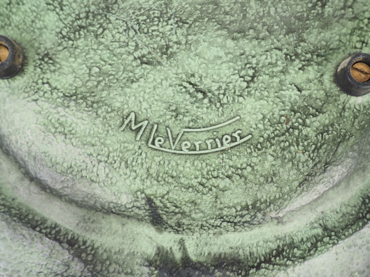 M. LE VERRIER. Plateau en bronze aux armes de François Ier.  Signé. Di