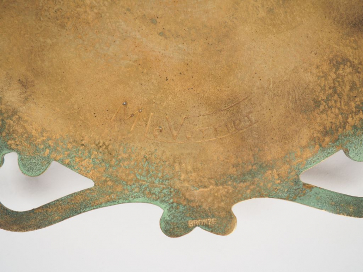 M. LE VERRIER. Plateau en bronze aux armes de François Ier.  Signé. Di