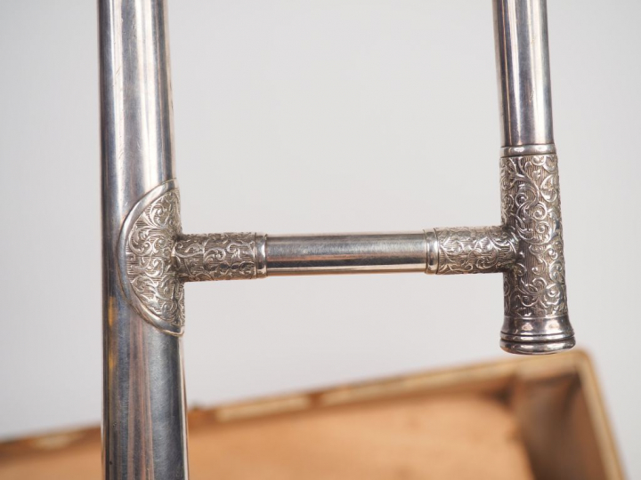 Antoine COURTOIS. Trombonne à coulisse en argent. Signé Antoine Courto