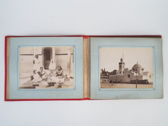 Vente aux enchères J. GEISER. 3Souvenir d'Algérie" Album de 18 photographies en noir et b