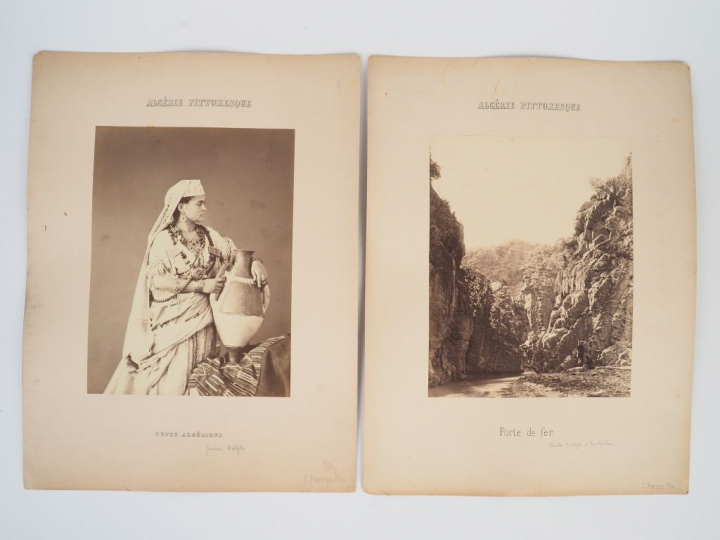 8 différentes photographies en noir et blanc sur l'Algérie : - Jardin 