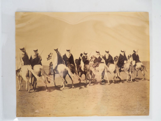 Vente aux enchères FAMIN. "Guerriers Bédouins en Algérie". Tirage albuminé d'époque Circa