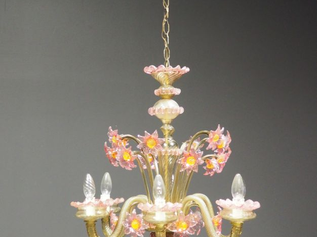 Lustre en verre polychrome de Venise, éclairant à 6 lumières. Dim. 67 