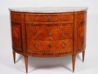 Vente aux enchères Commode demi-lune Louis XVI en marqueterie à décor de motifs géométriq