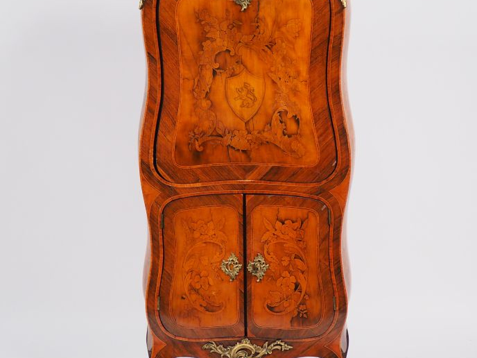 Secrétaire à abattant de style Louis XV en marqueterie à décor de fleu